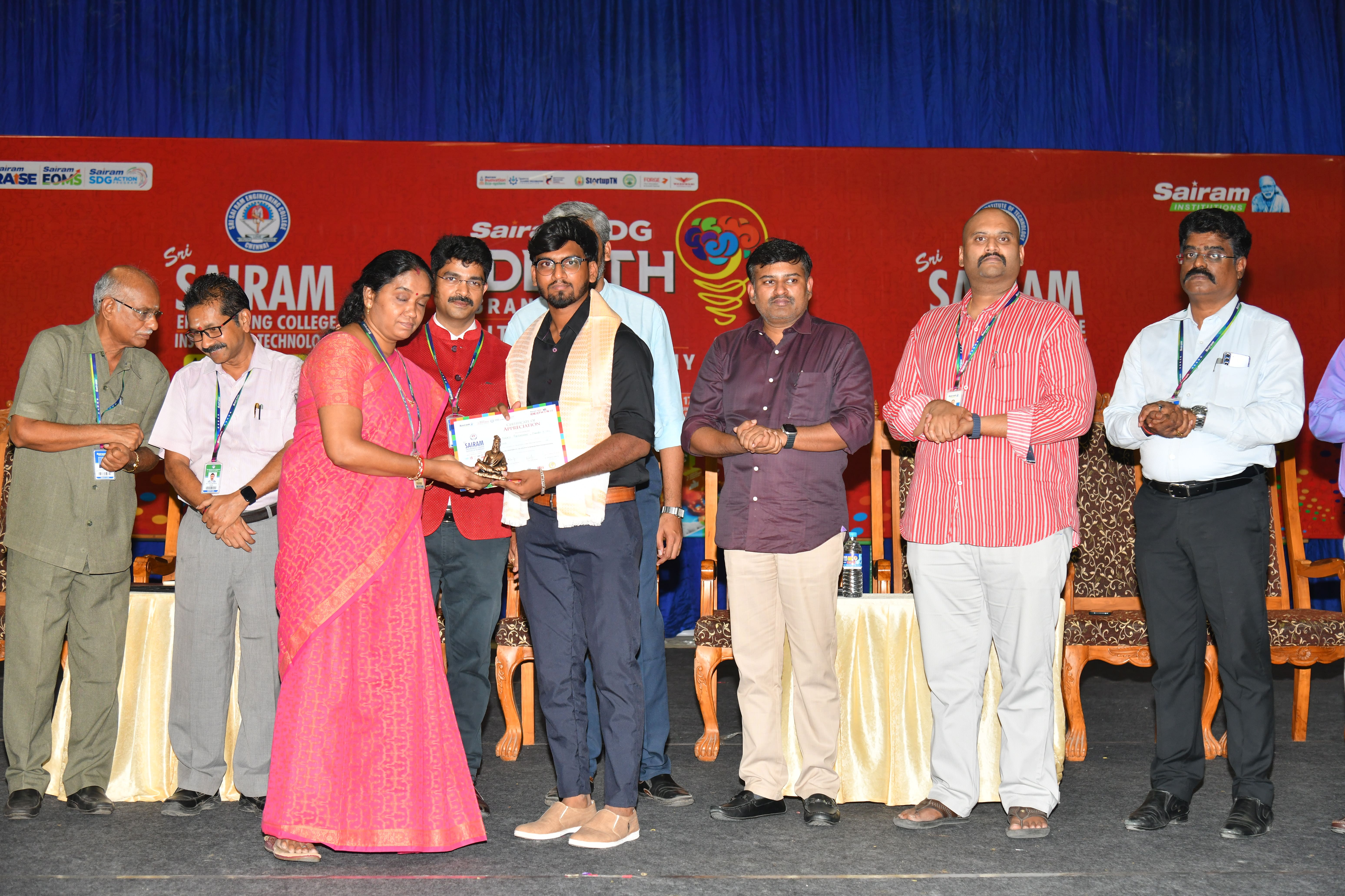 Balaji-Rajendran-award-at-sairam